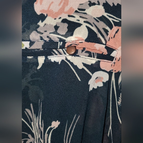 Navy Flower Top - Picture 7 of 8